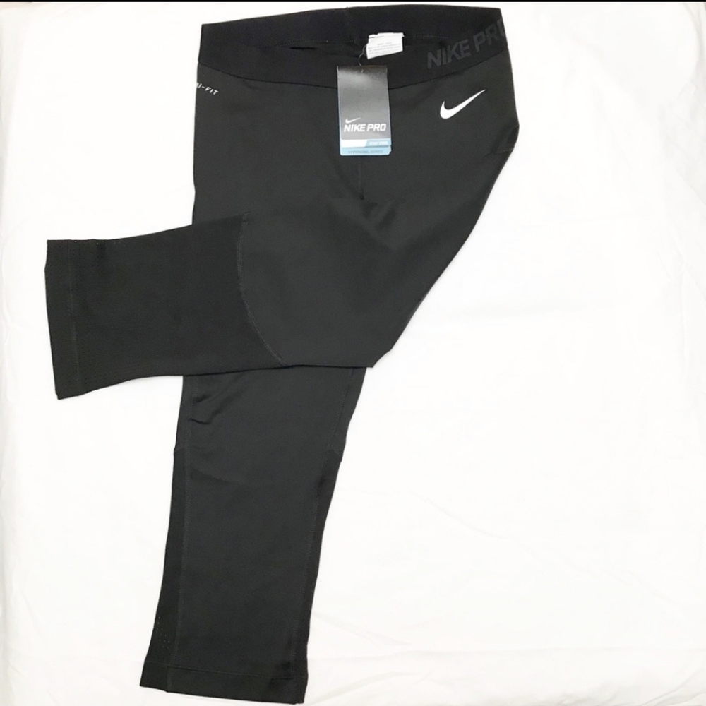 Nike Pro Crops - Picture 2 of 3